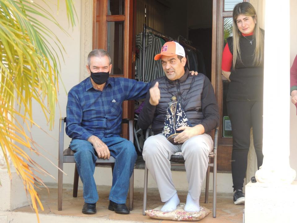 Foto 4 de 10 — Amigos fazem carreata para celebrar recuperação de empresário curado do coronavírus